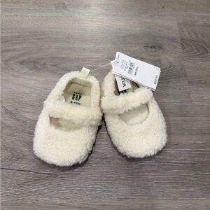 GAP Cream Sherpa Mary Jane Baby Shoes
